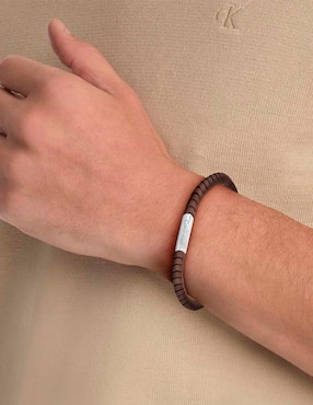 Brazalete Calvin Klein Intuitive Connection con acabado mate