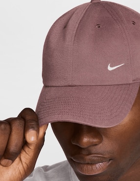 Gorra visera curva broche casual Nike Club Cap U Cb Sm Swsh adulto