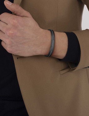 Brazalete Lacoste Adventurer con acabado mate