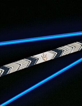 Pulsera Maserati Iconic con acabado brillante