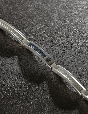 Pulsera maserati con acabado brillante