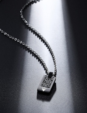 Collar con dije Maserati Iconic