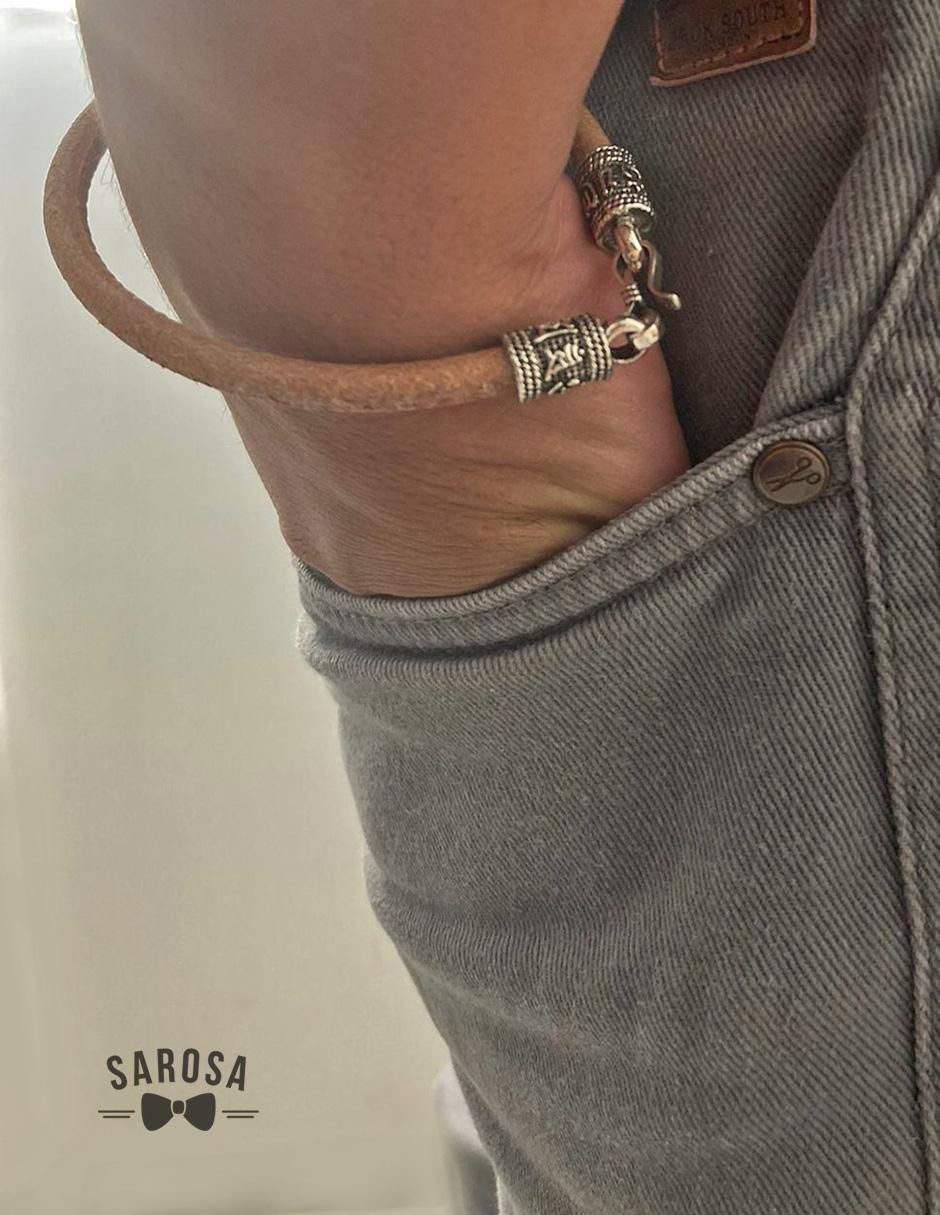 Pulsera Sarosa de latón con acabado lustre