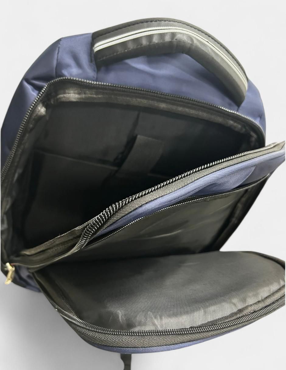 Mochila con portalaptop impermeable para hombre 4