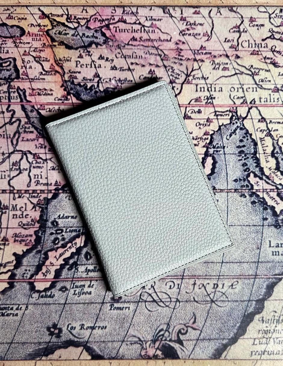 Porta pasaporte 3